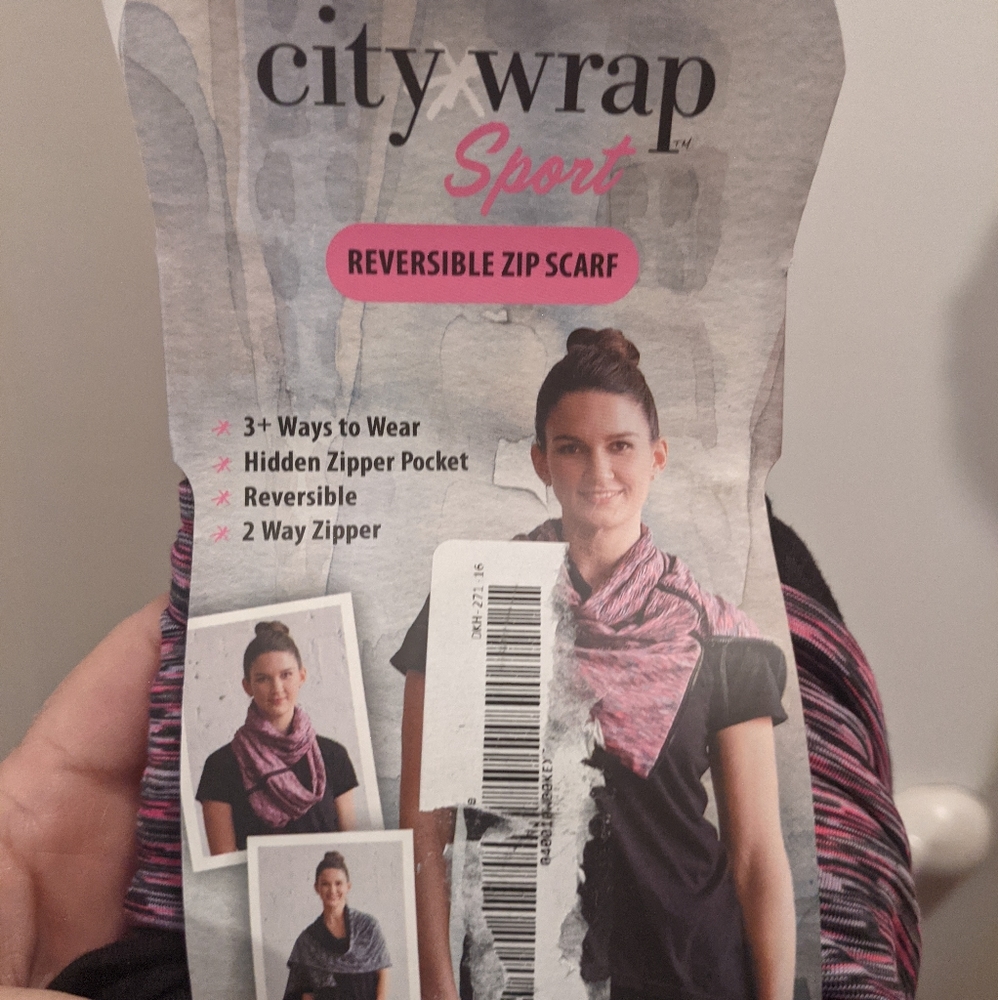 City Wrap zippered reversible pink and black scarf